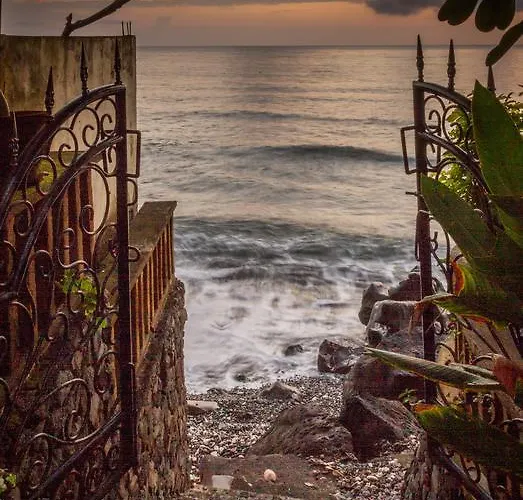 Villa Onlyou Amed (Bali)